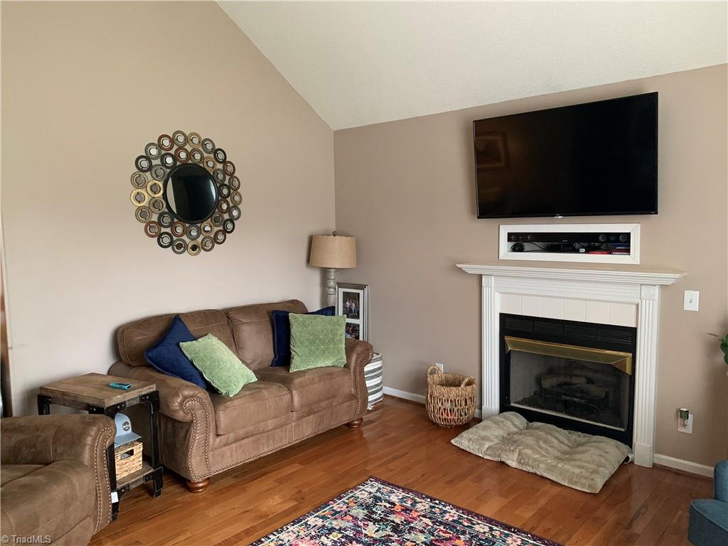 206 Forest Oaks Drive