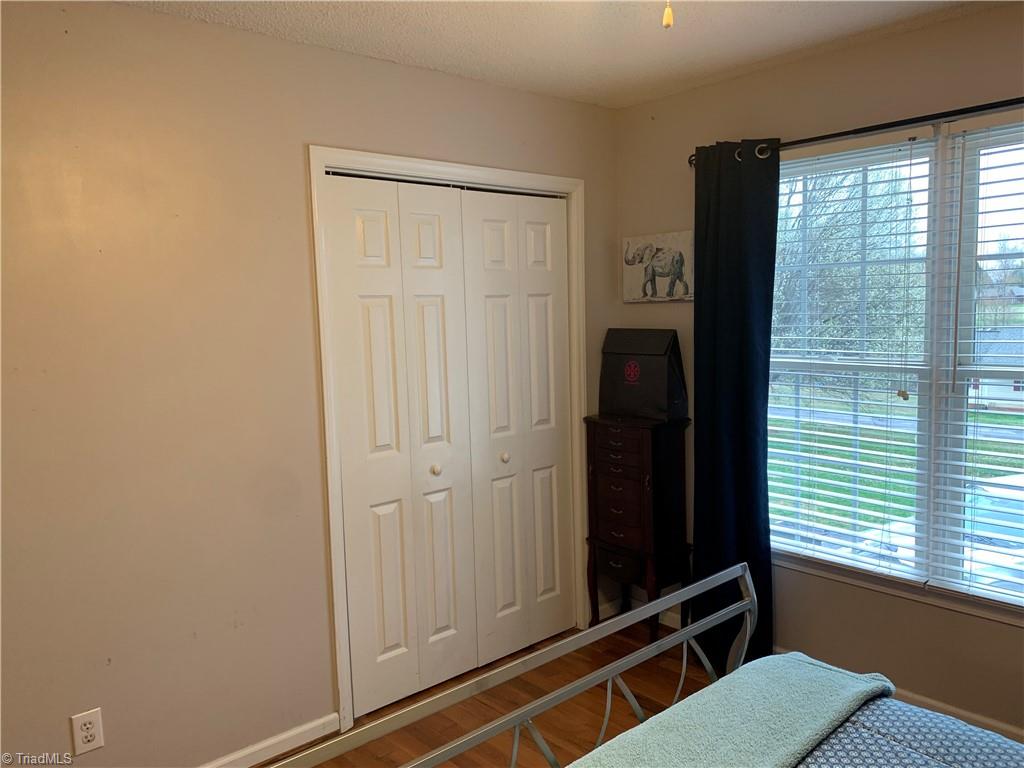 206 Forest Oaks Drive