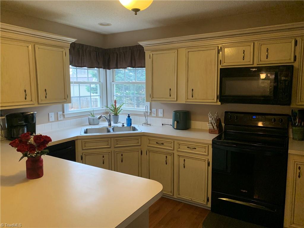 206 Forest Oaks Drive