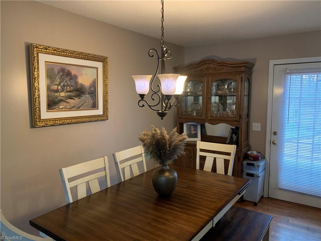 206 Forest Oaks Drive