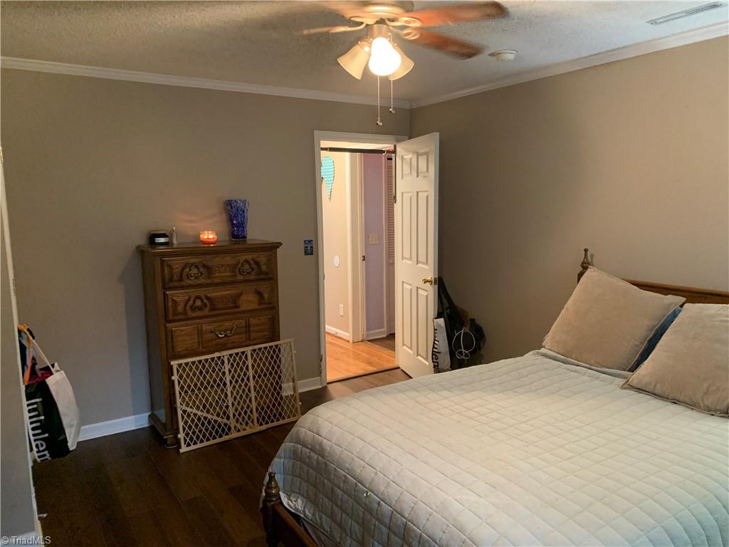 206 Forest Oaks Drive