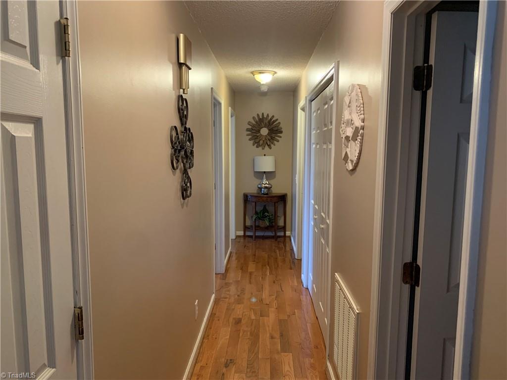 206 Forest Oaks Drive