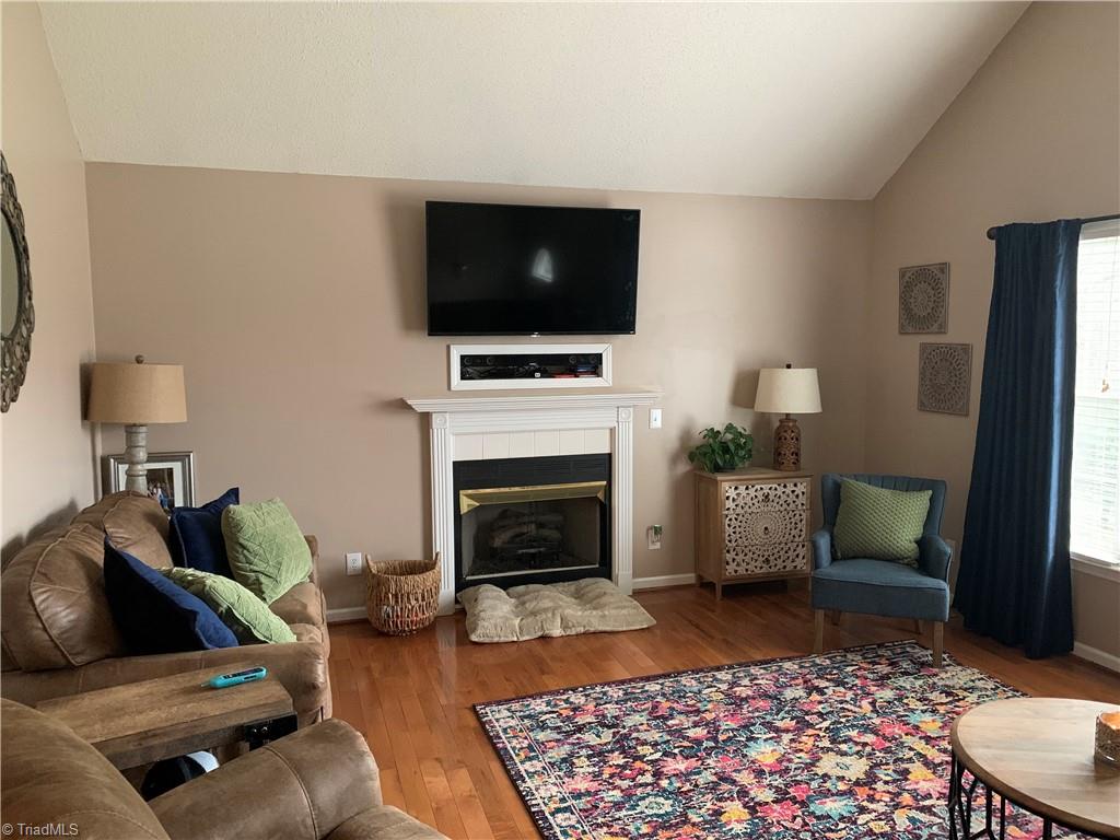 206 Forest Oaks Drive