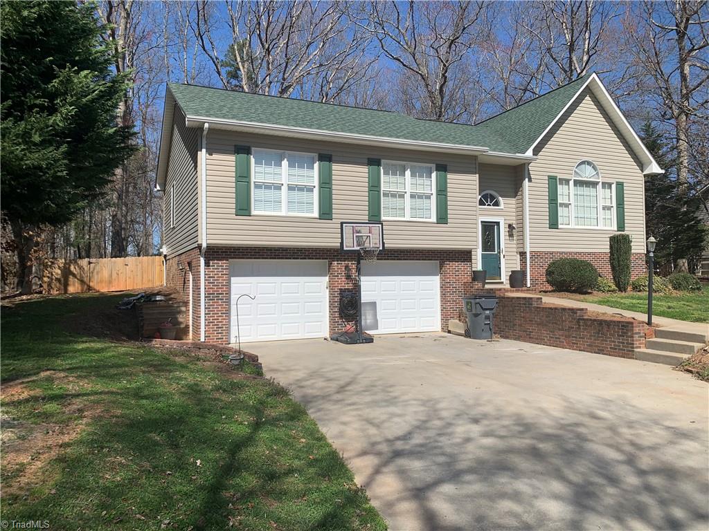 206 Forest Oaks Drive