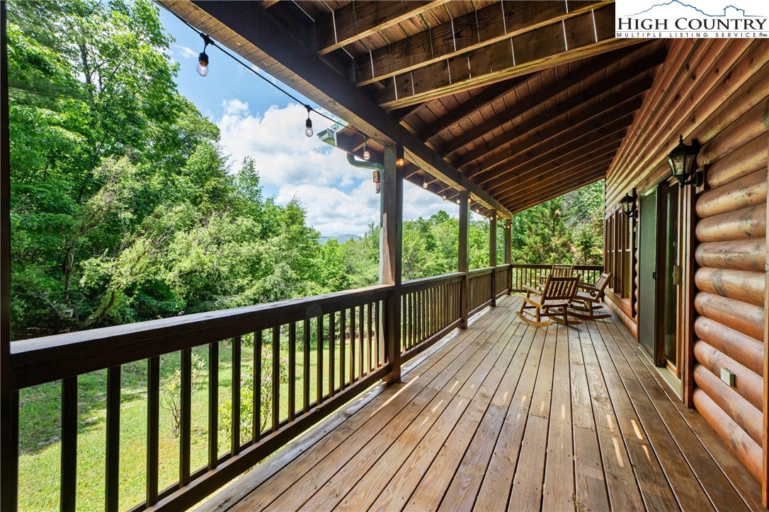 976 Twin Bridges Drive