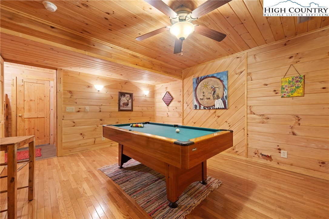 976 Twin Bridges Drive