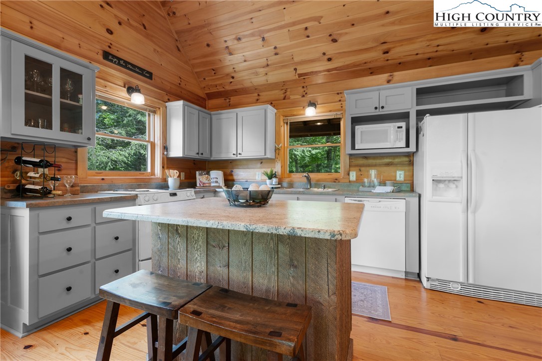 976 Twin Bridges Drive