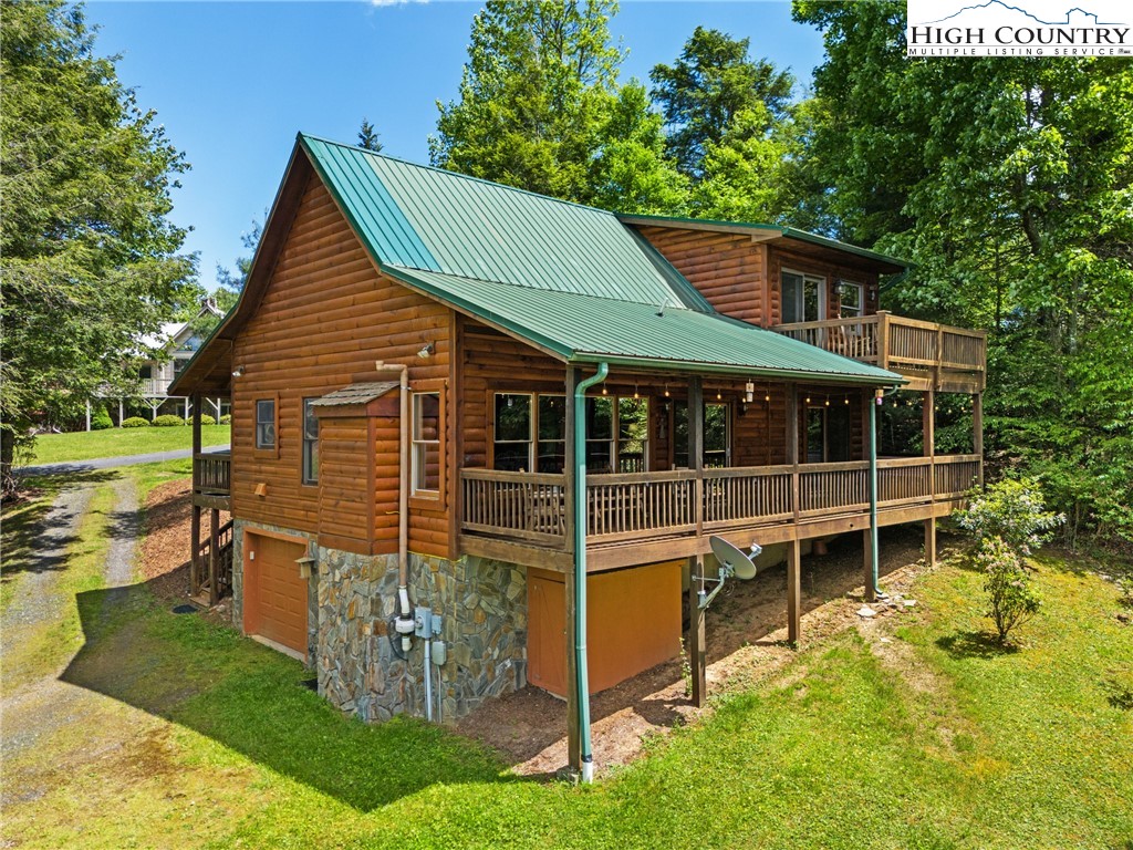 976 Twin Bridges Drive