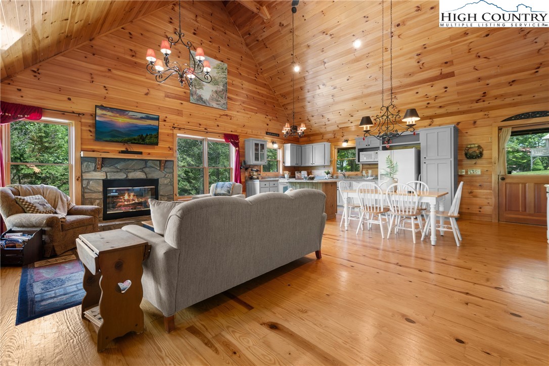 976 Twin Bridges Drive