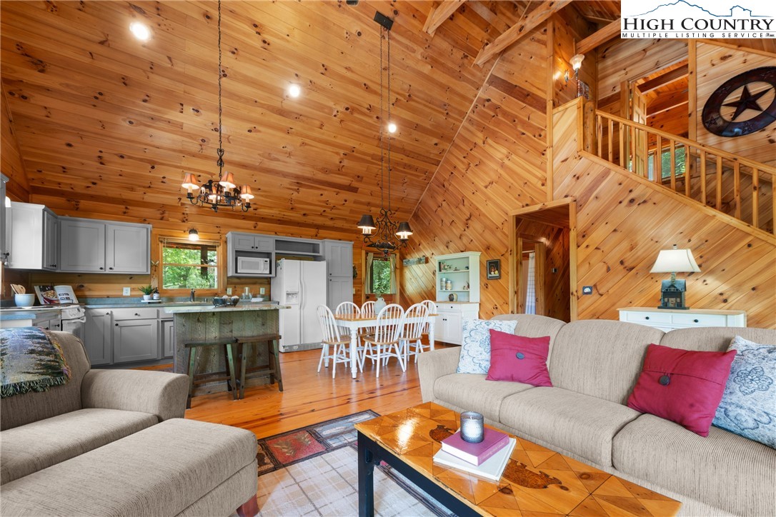 976 Twin Bridges Drive