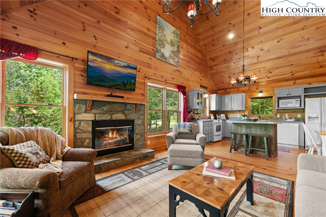 976 Twin Bridges Drive