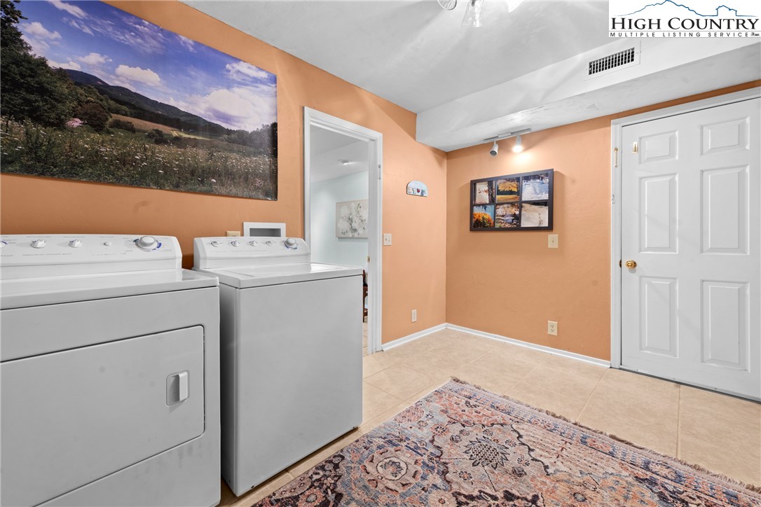 976 Twin Bridges Drive