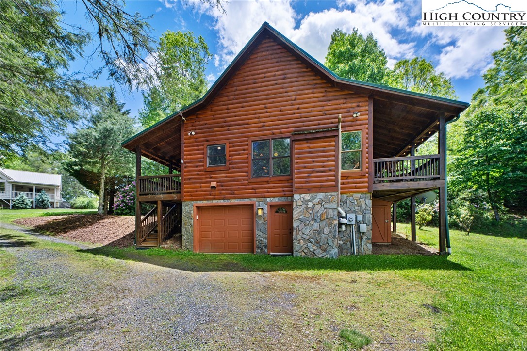 976 Twin Bridges Drive