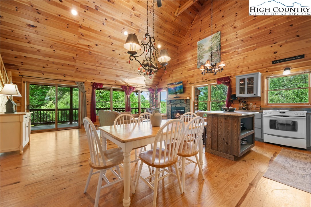 976 Twin Bridges Drive