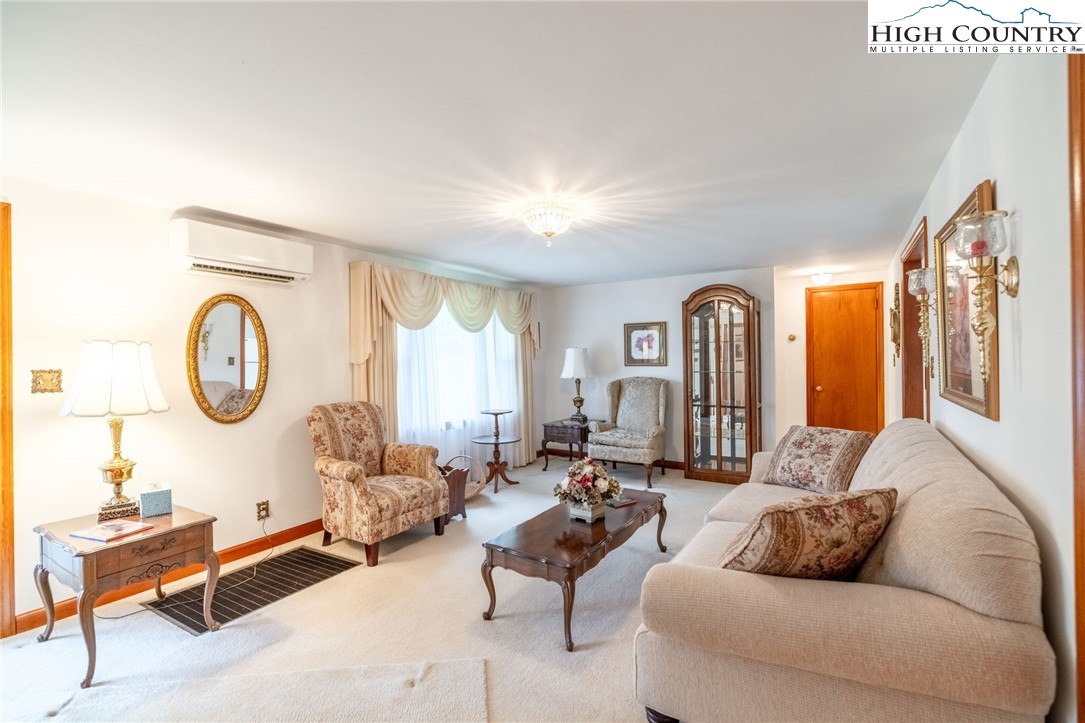 8693 Hwy 88 E Highway