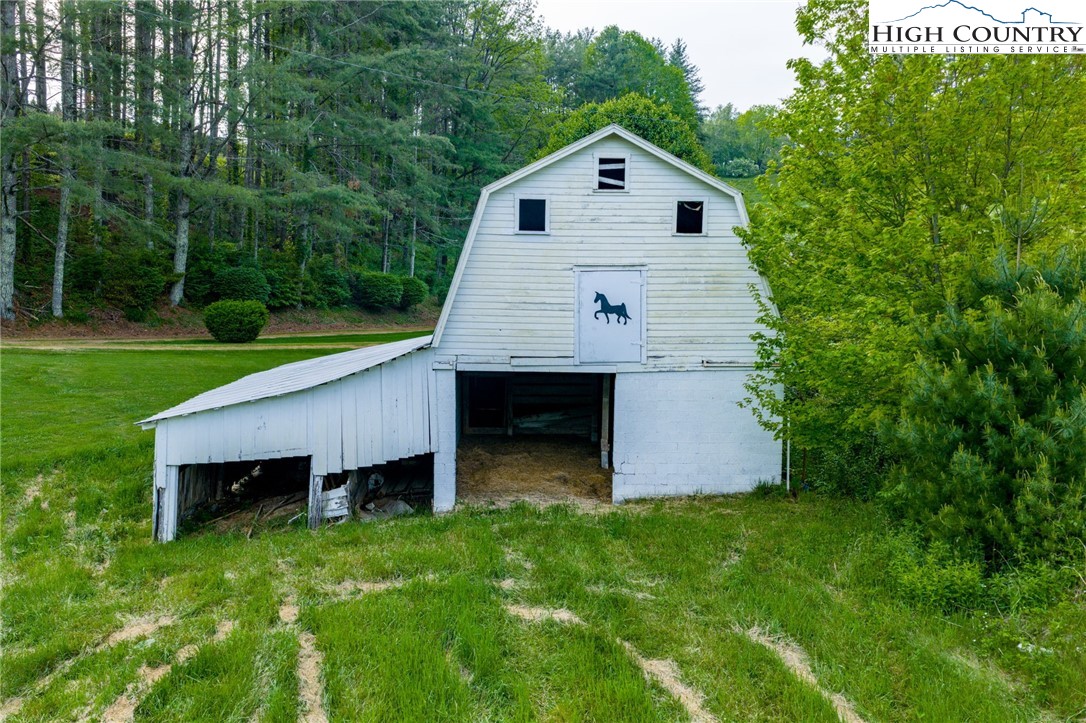 8693 Hwy 88 E Highway