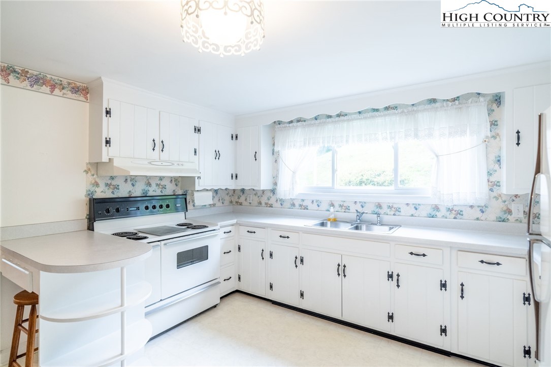 8693 Hwy 88 E Highway