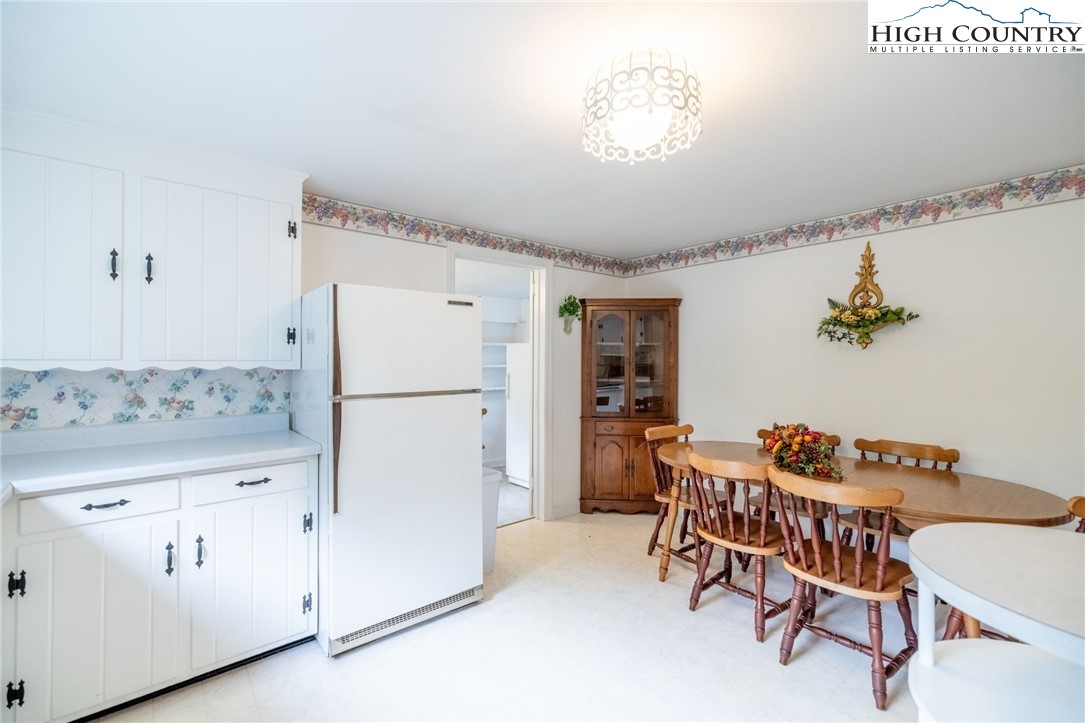 8693 Hwy 88 E Highway