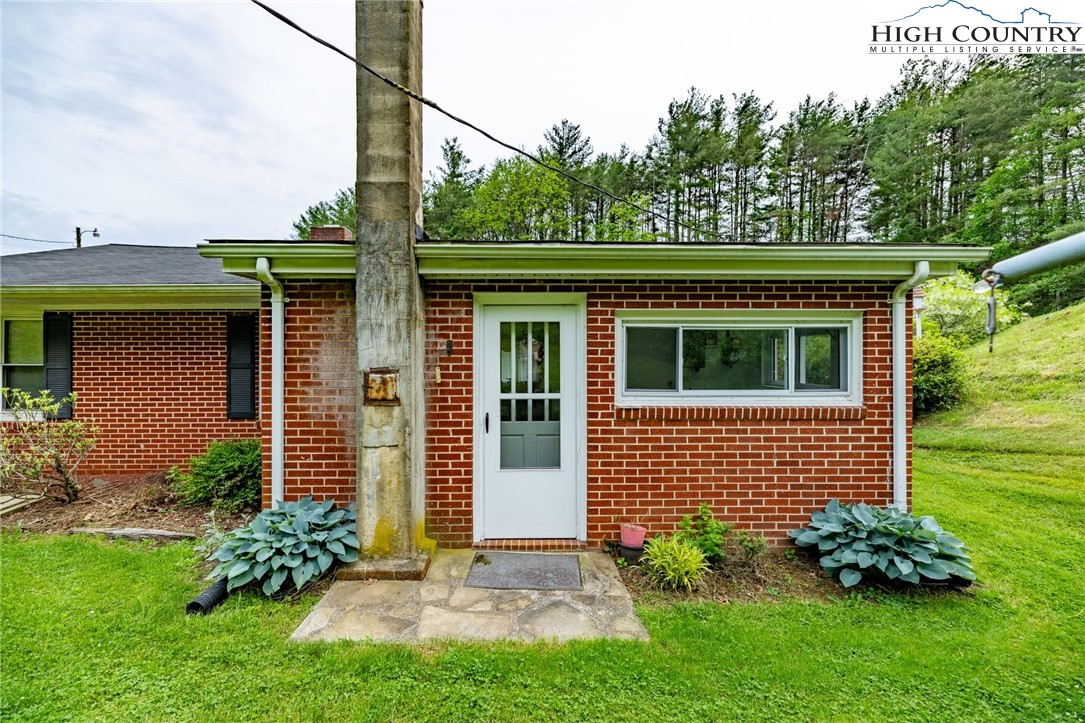 8693 Hwy 88 E Highway