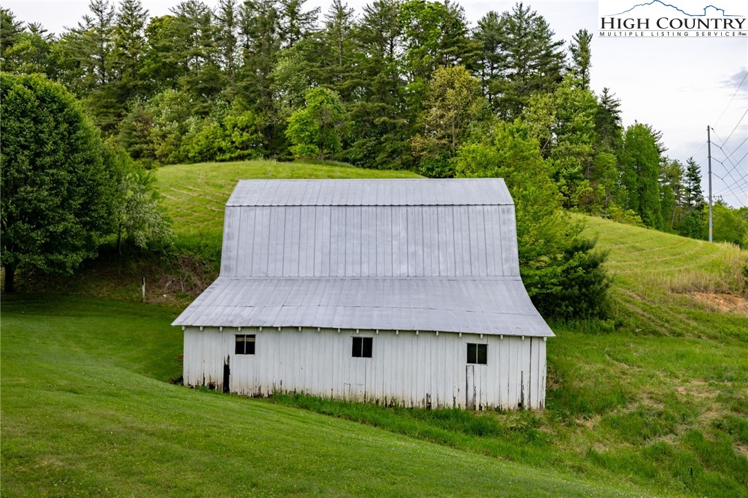 8693 Hwy 88 E Highway