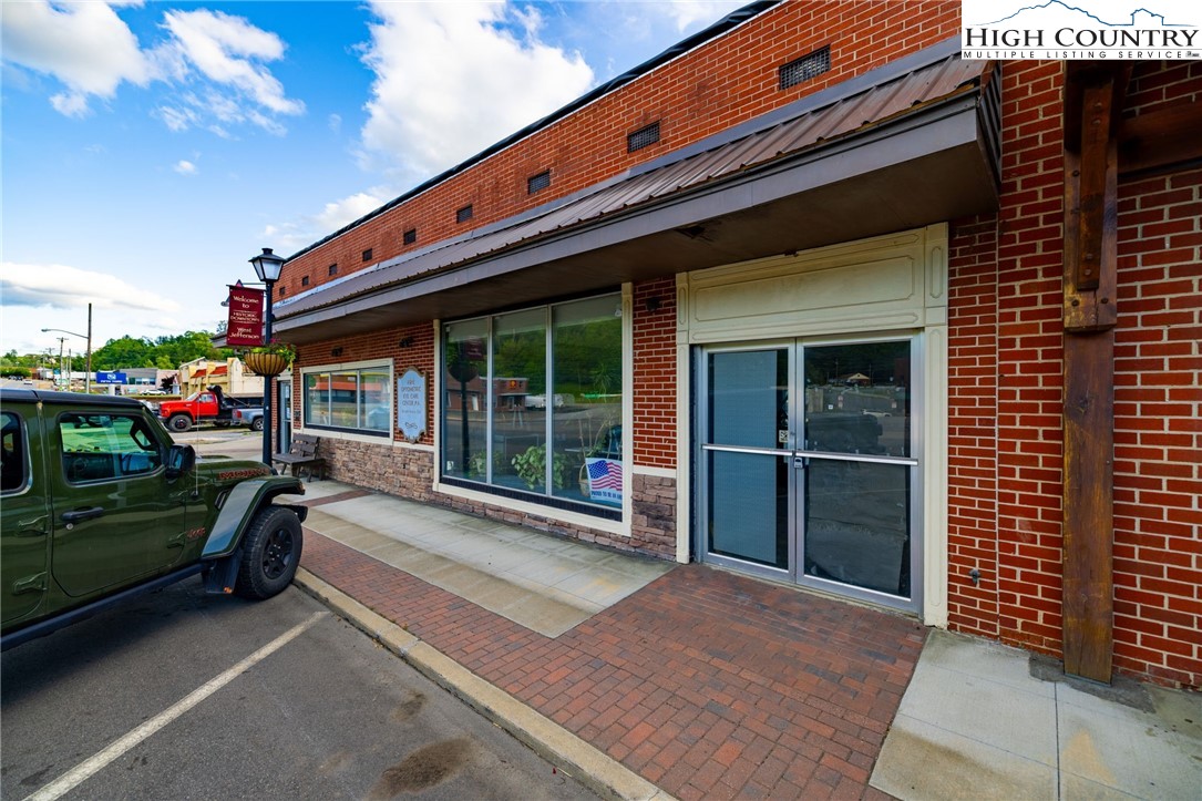 304/306 S Jefferson Avenue