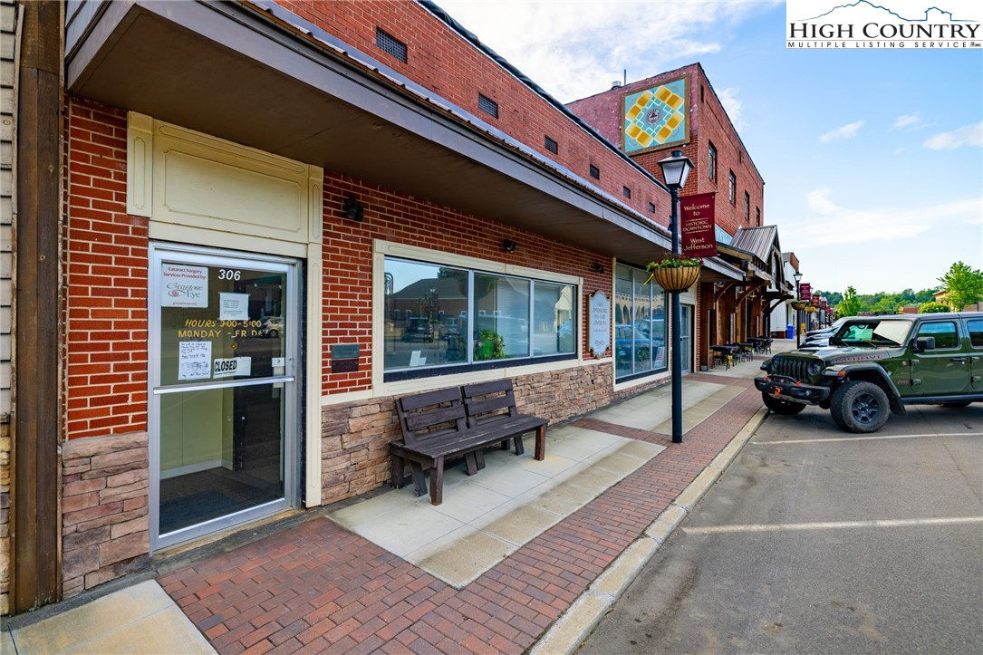 304/306 S Jefferson Avenue