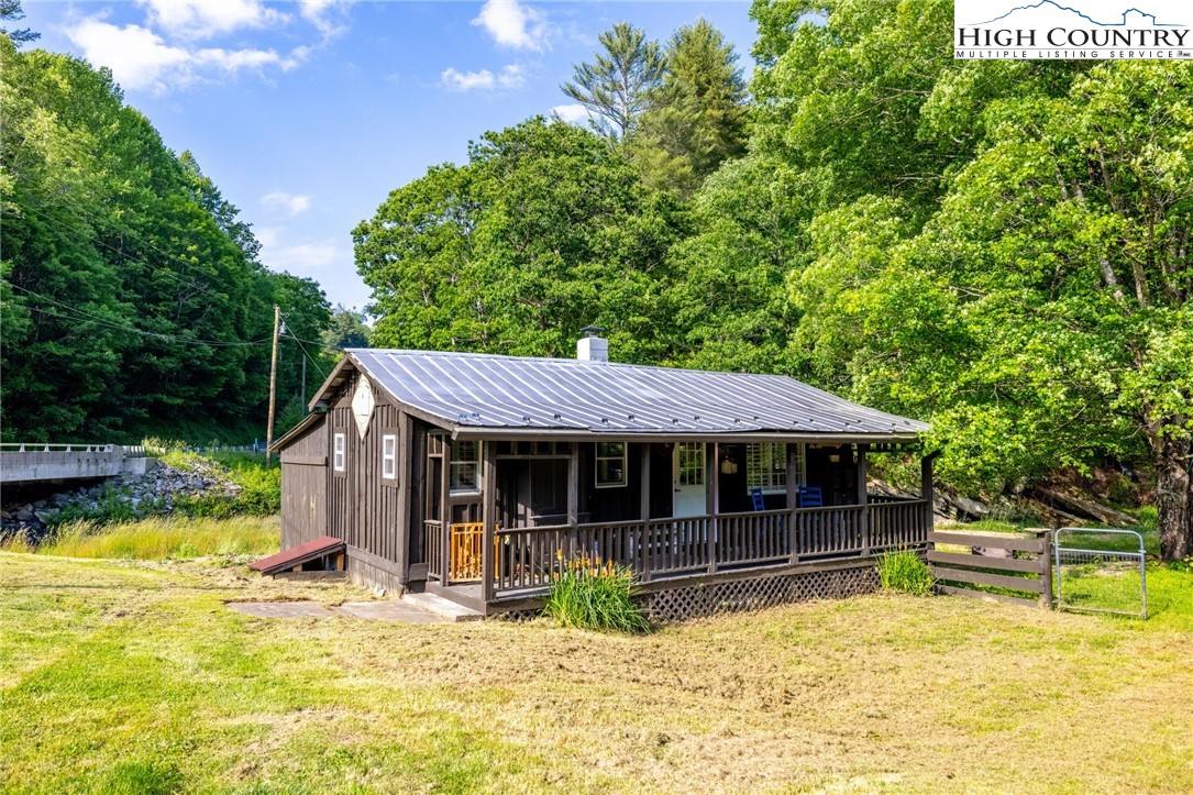 1369 Anderson Hill Road