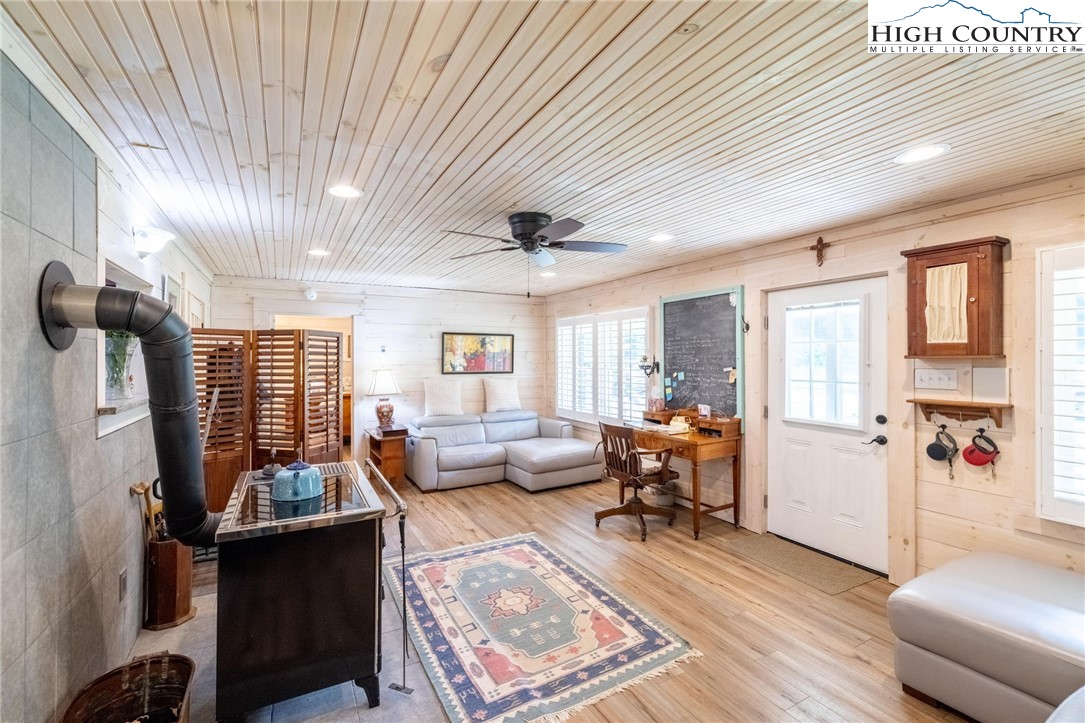 1369 Anderson Hill Road