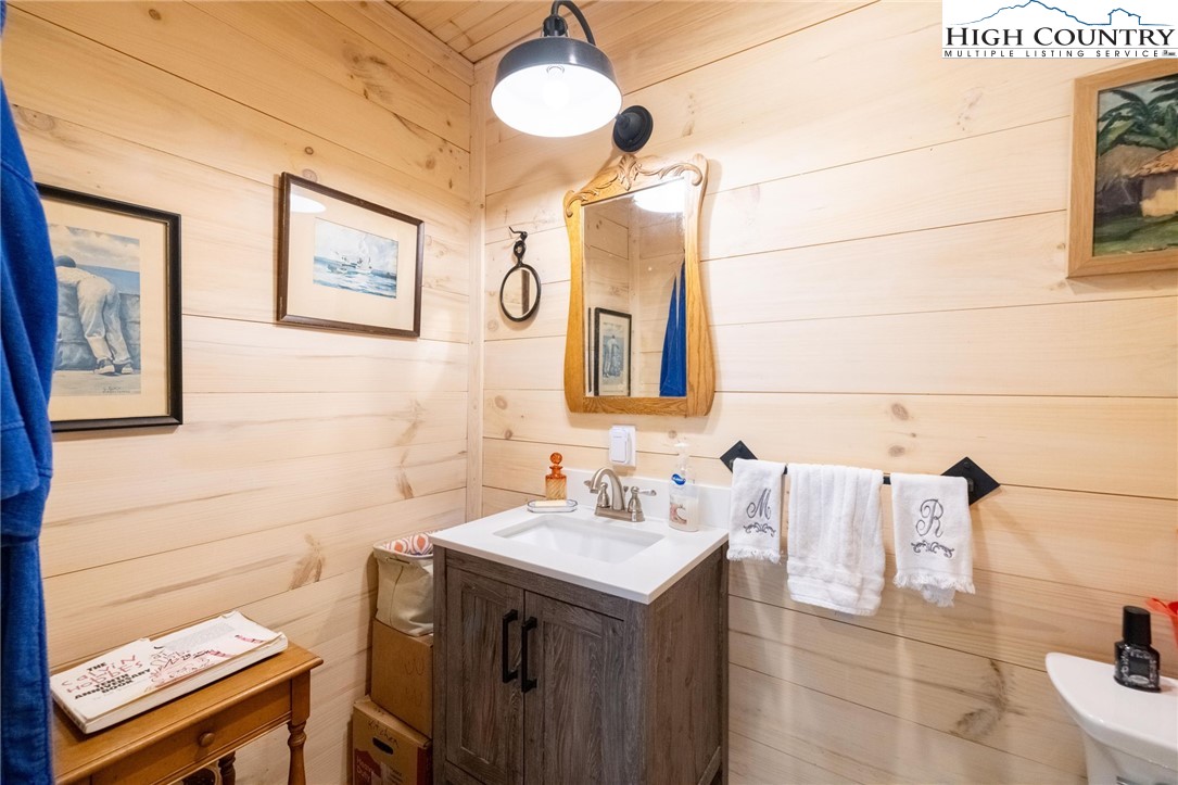 1369 Anderson Hill Road