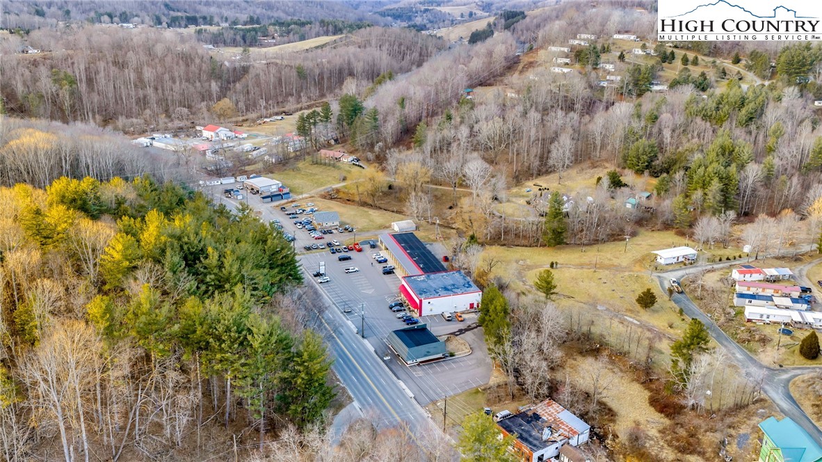 900 U.S. Hwy 221 Business Highway