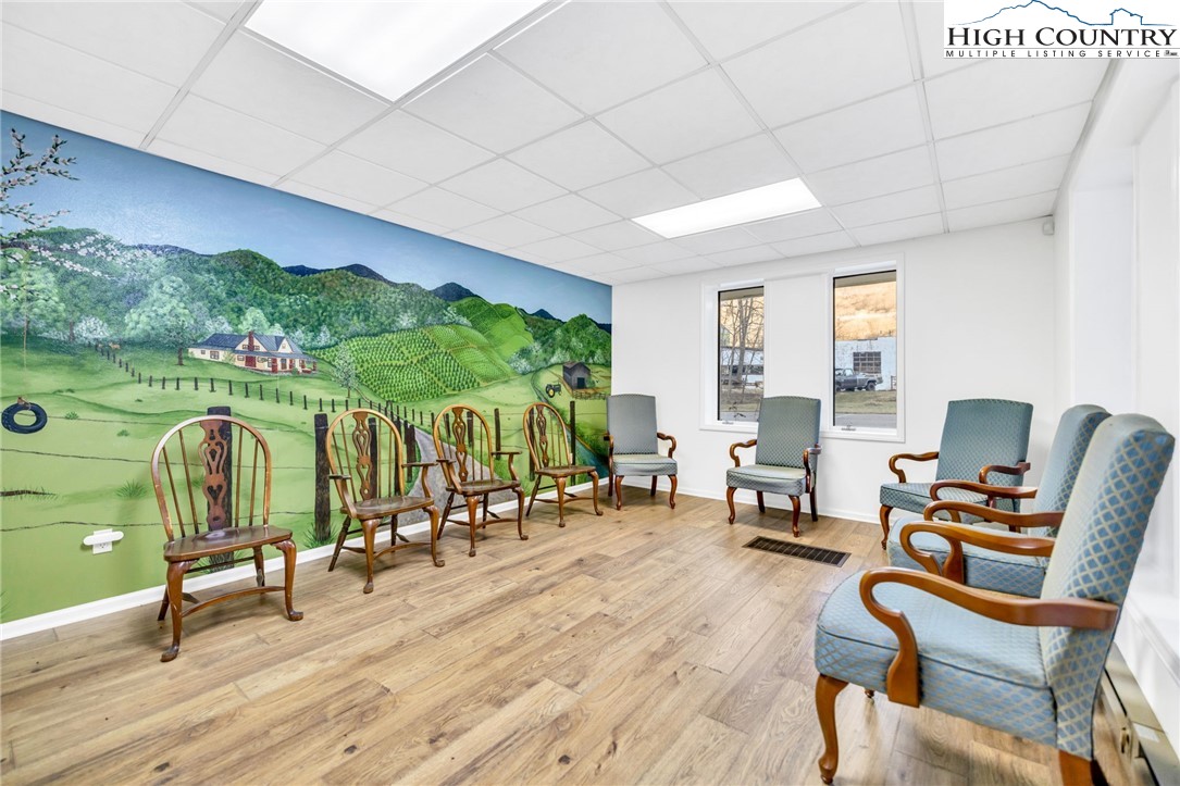 900 U.S. Hwy 221 Business Highway