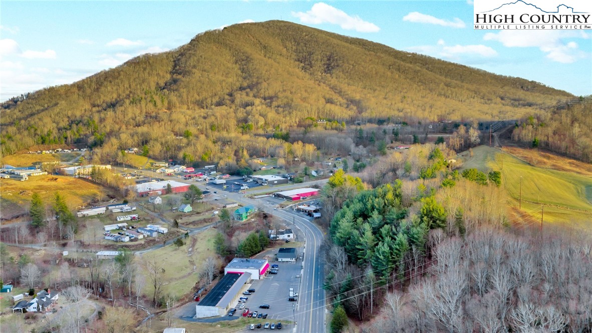 900 U.S. Hwy 221 Business Highway