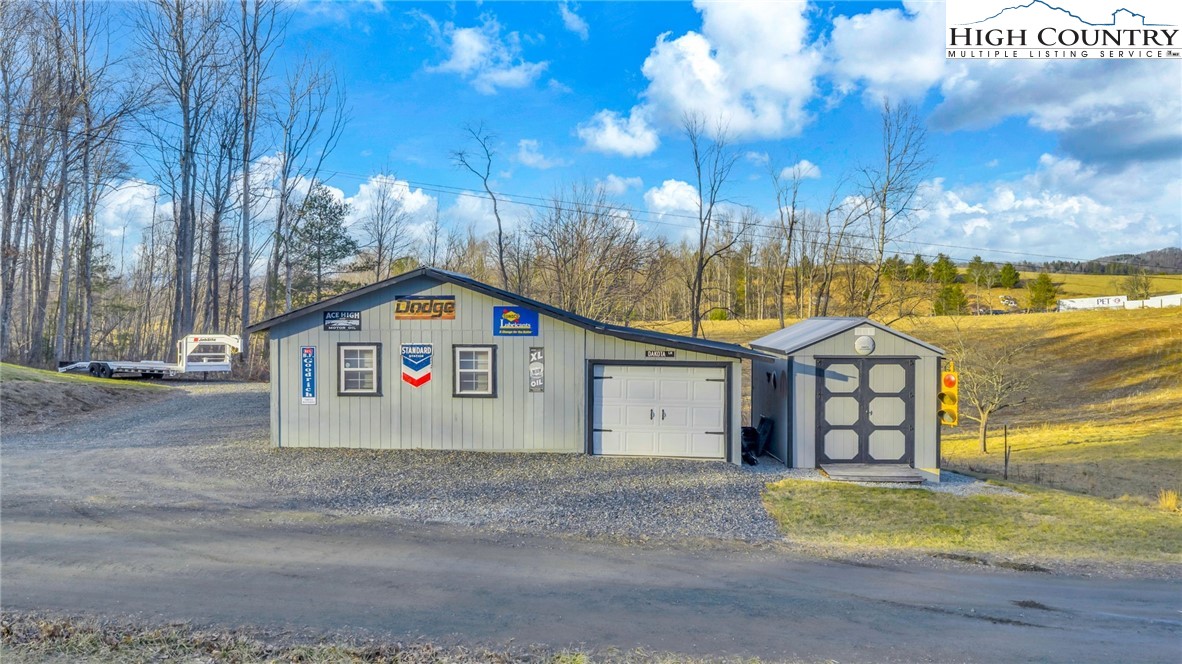 747 Nathans Creek School Road