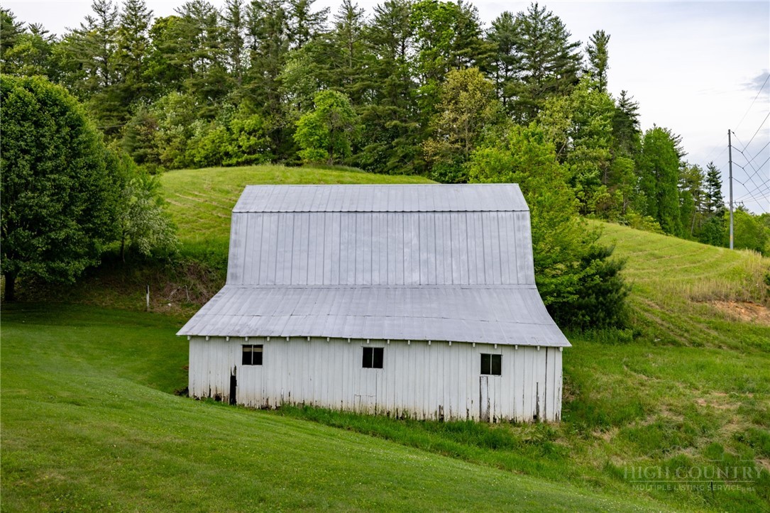 8693 Hwy 88 E Highway