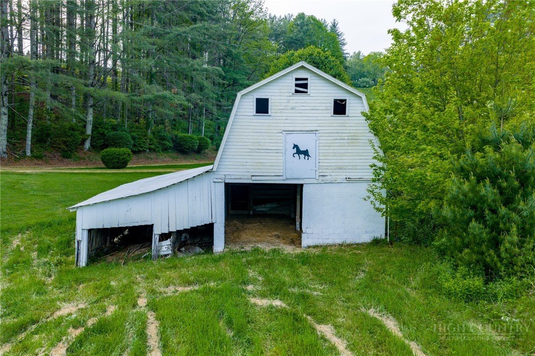 8693 Hwy 88 E Highway
