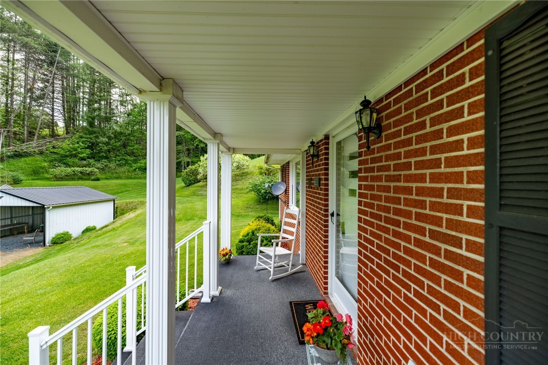 8693 Hwy 88 E Highway