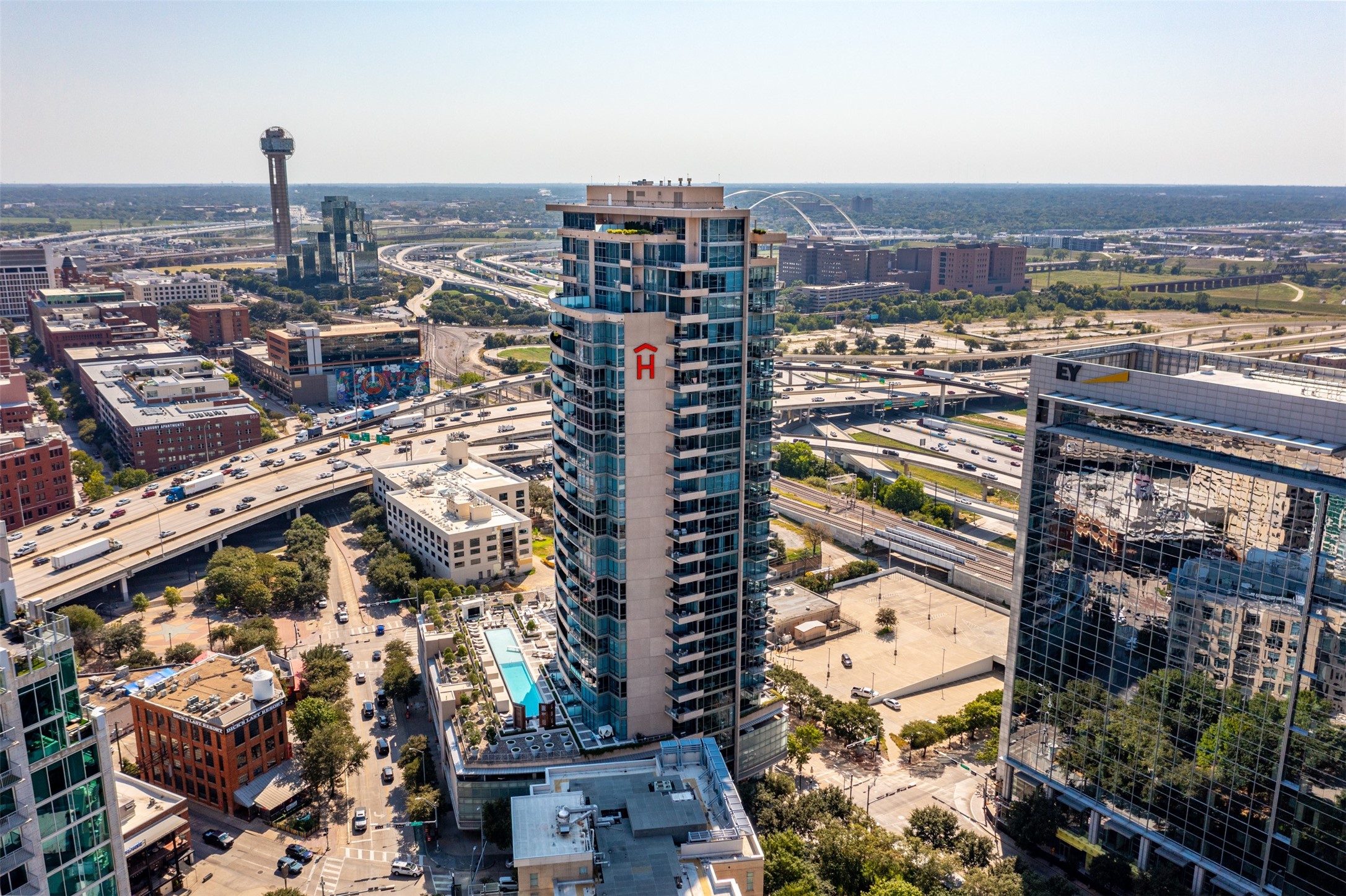 2200 Victory Avenue 2001