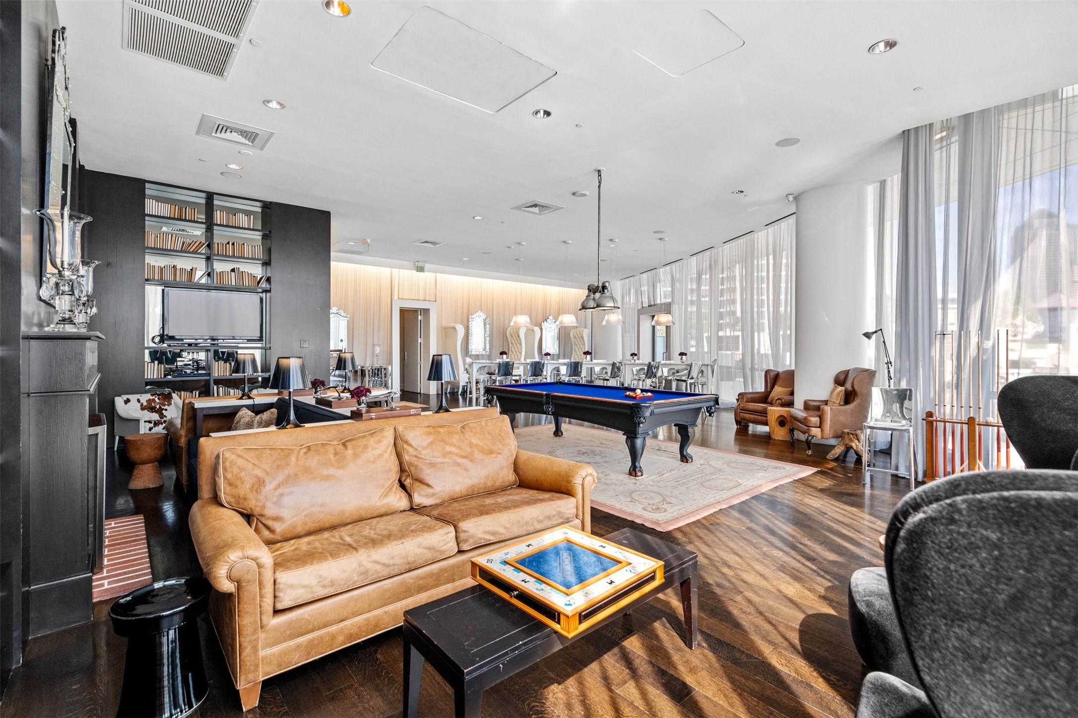 2200 Victory Avenue 2001