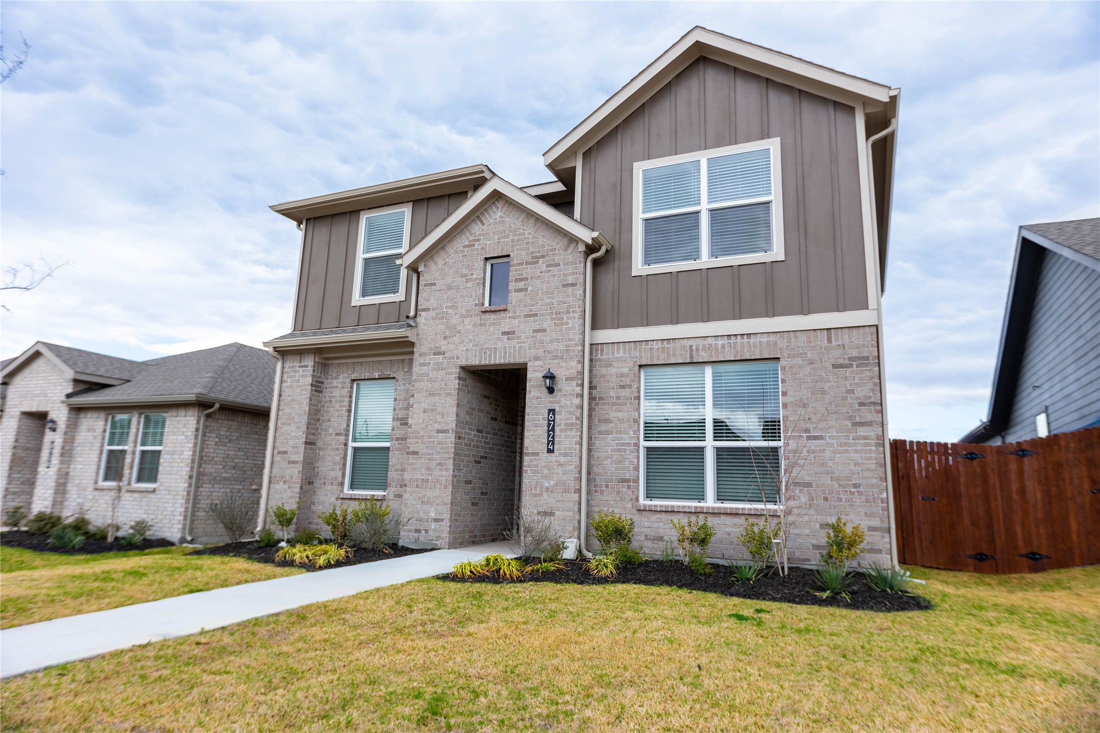 6724 Lake Overlook Drive