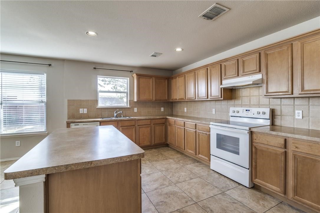 2096 Royal Acres Trail