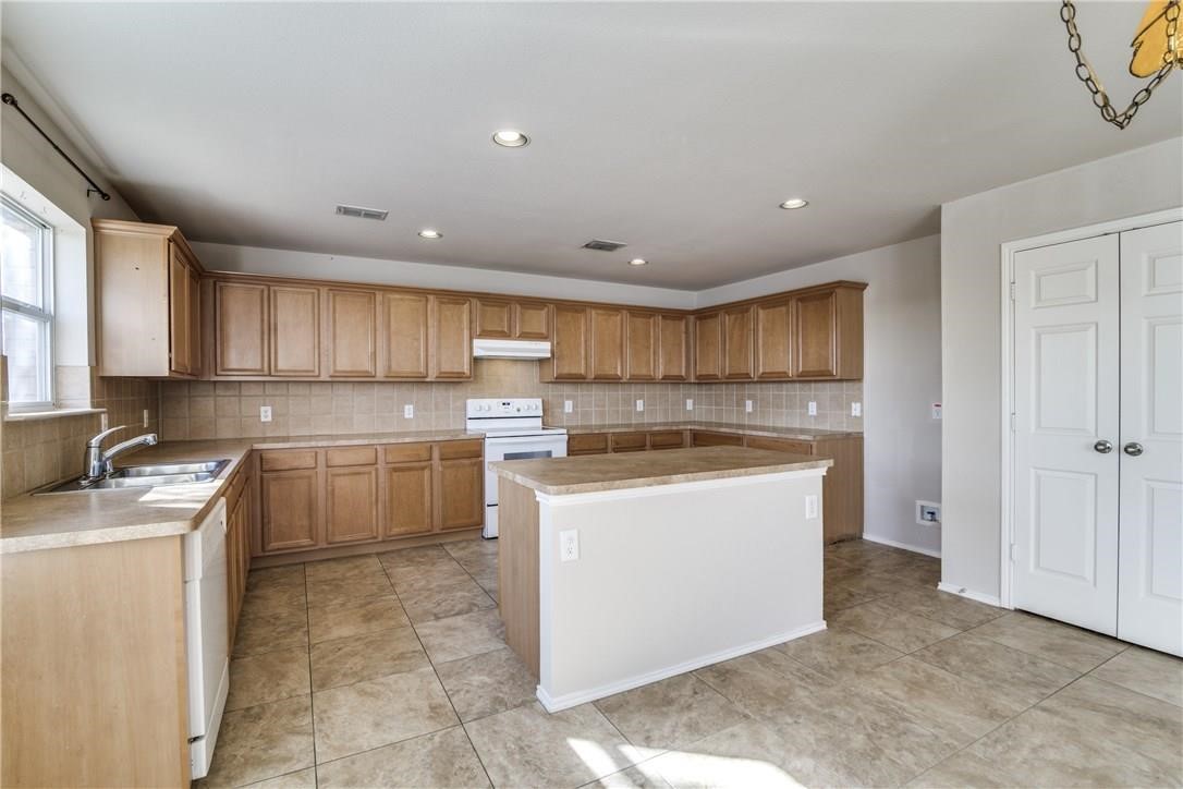 2096 Royal Acres Trail