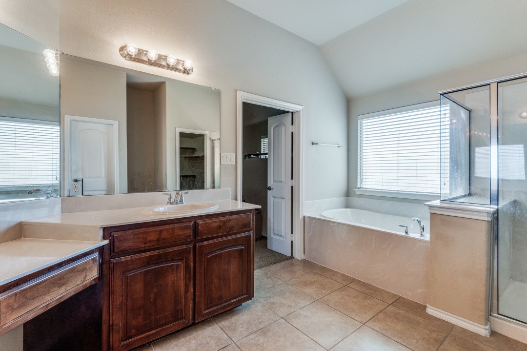 2904 Crystal Way