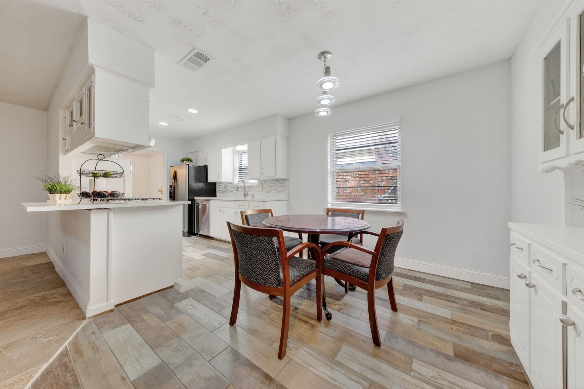 2315 Larchmont Drive