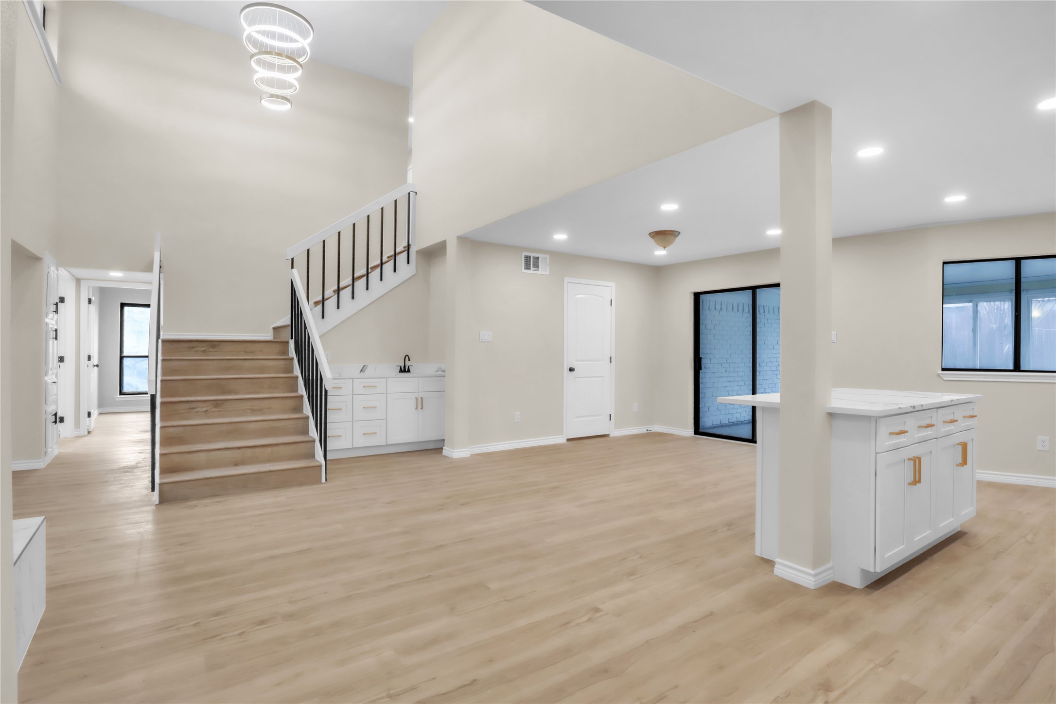 600 Flintridge Court