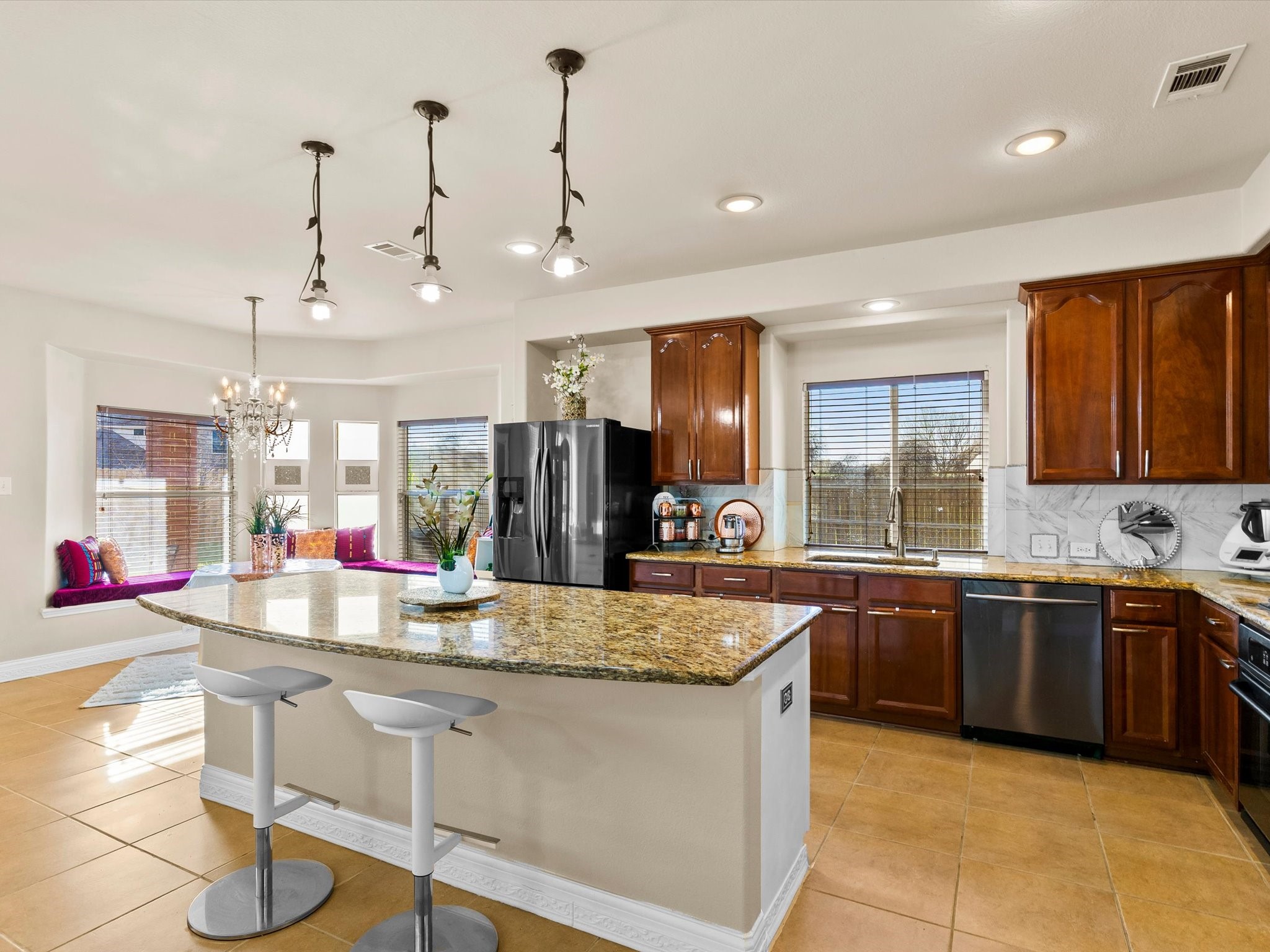 5556 Nacogdoches Trail