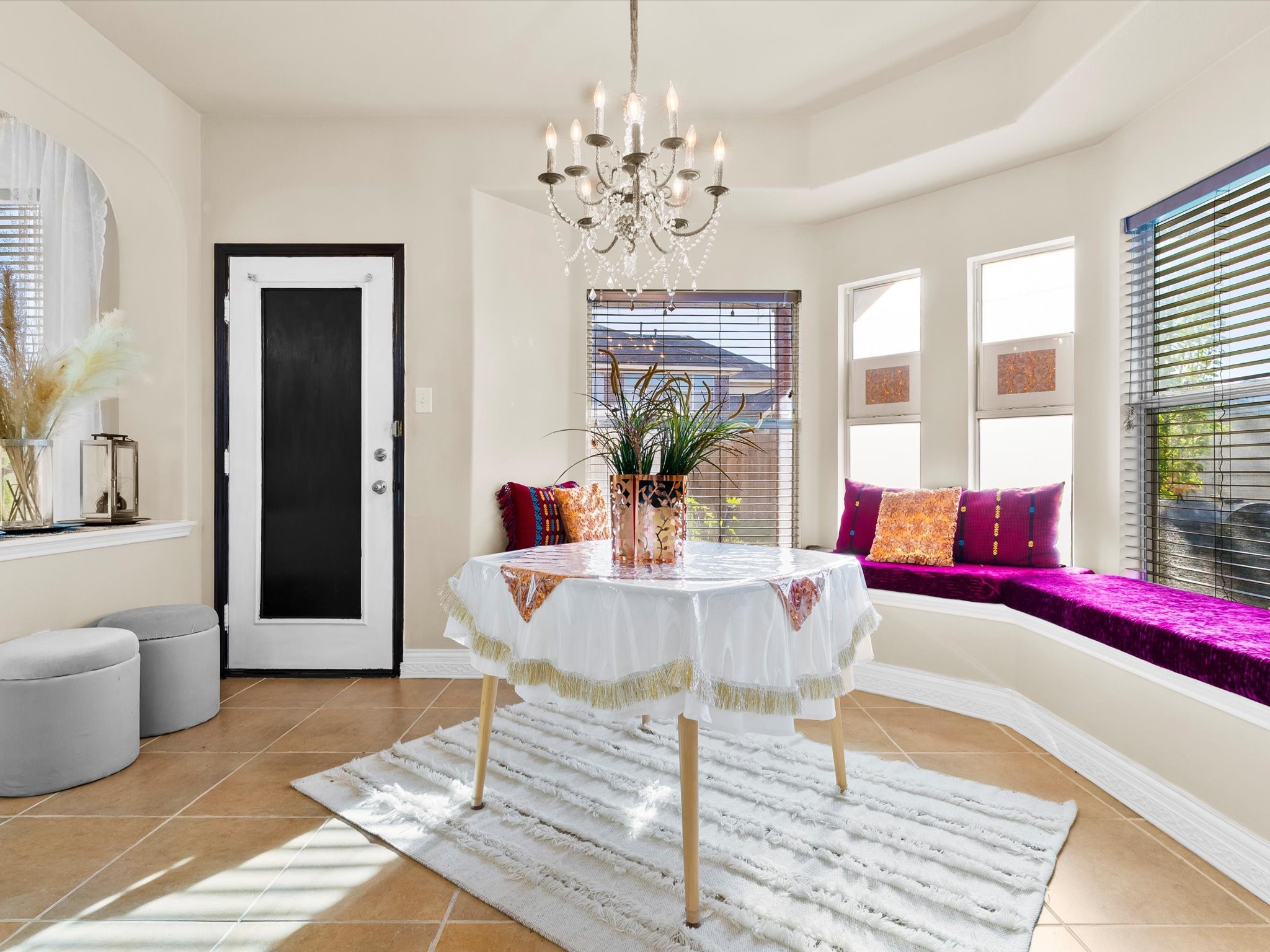 5556 Nacogdoches Trail