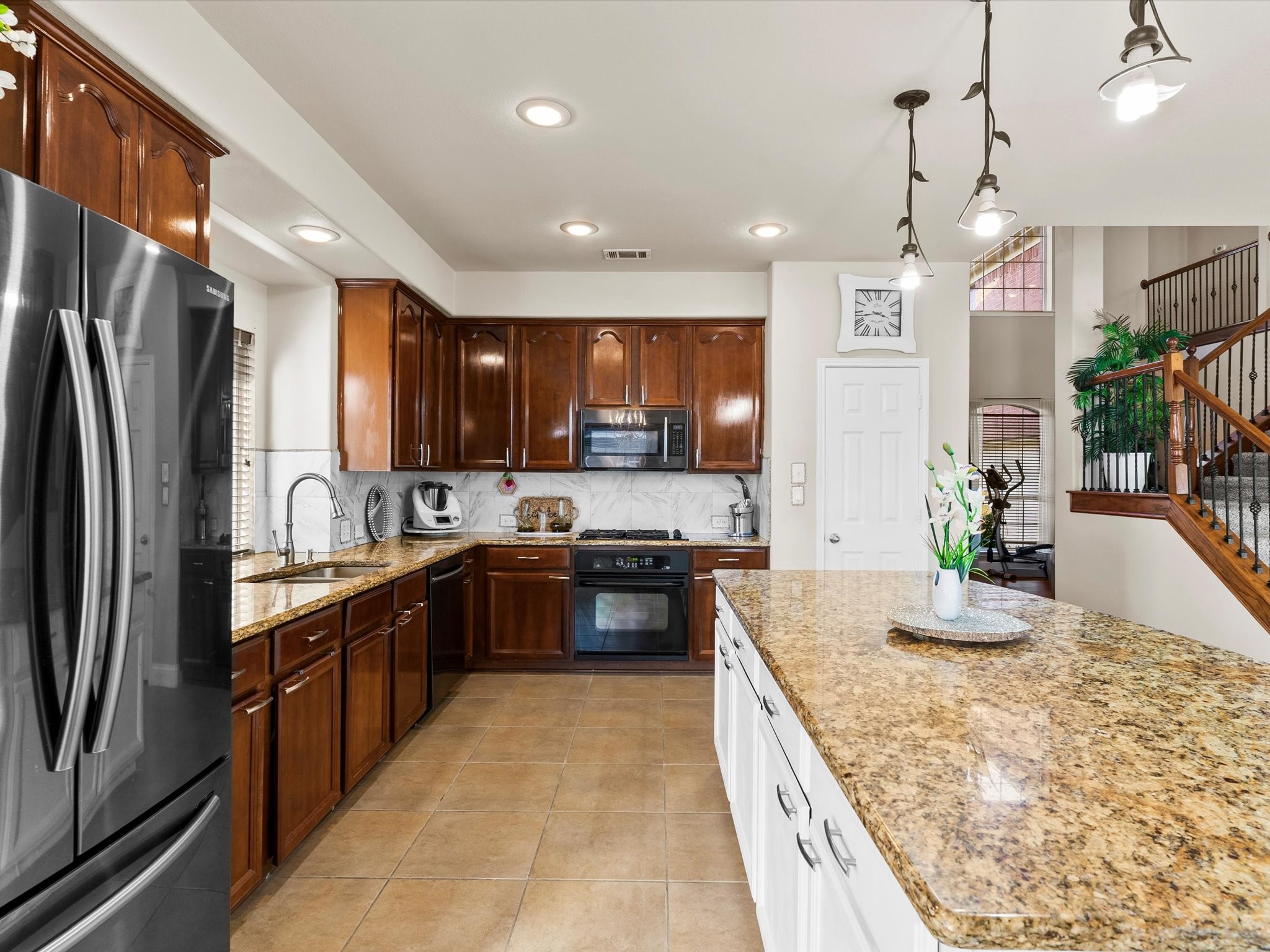 5556 Nacogdoches Trail