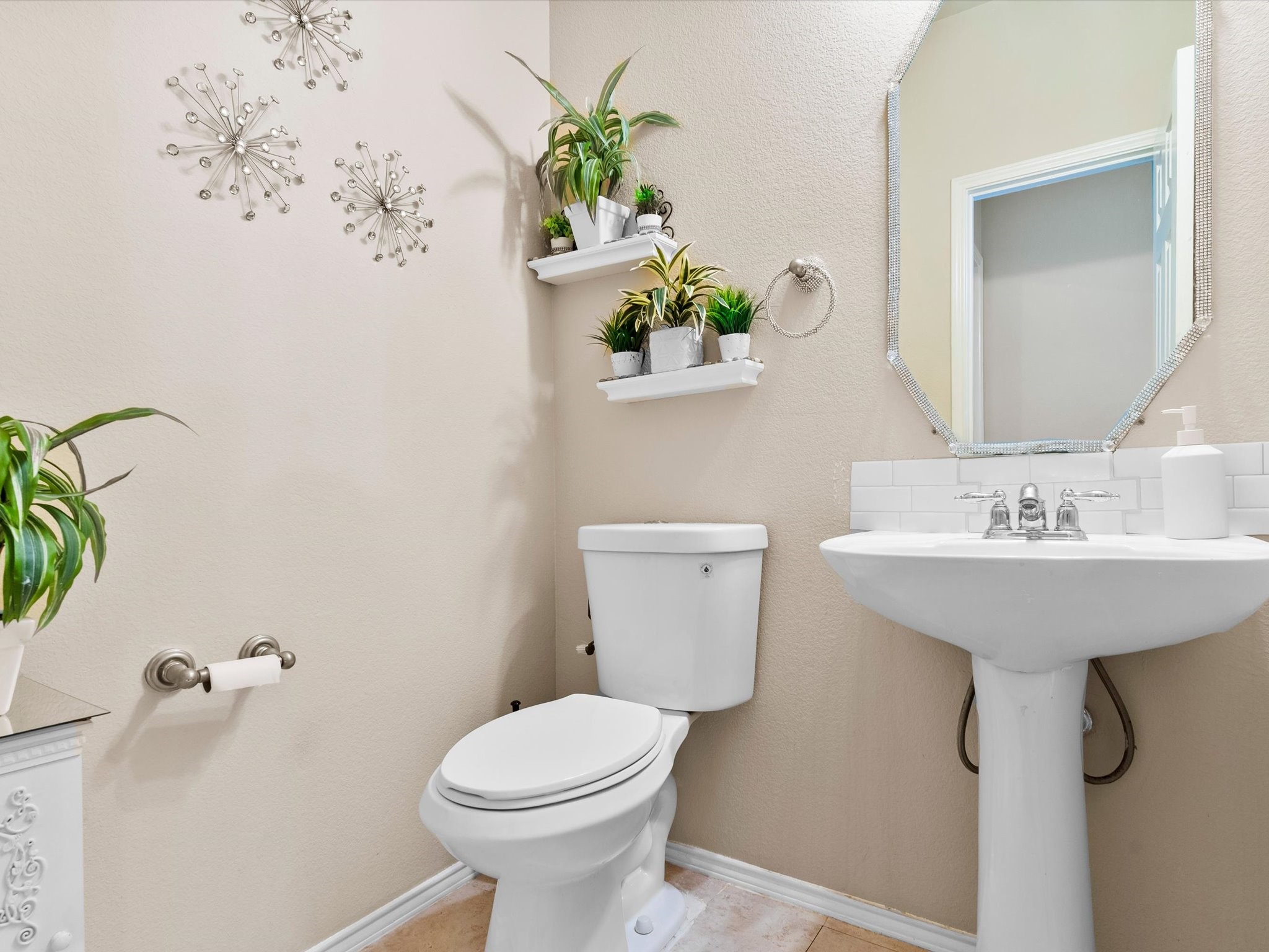 5556 Nacogdoches Trail