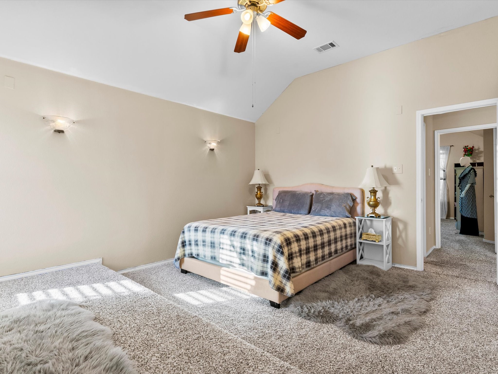 5556 Nacogdoches Trail