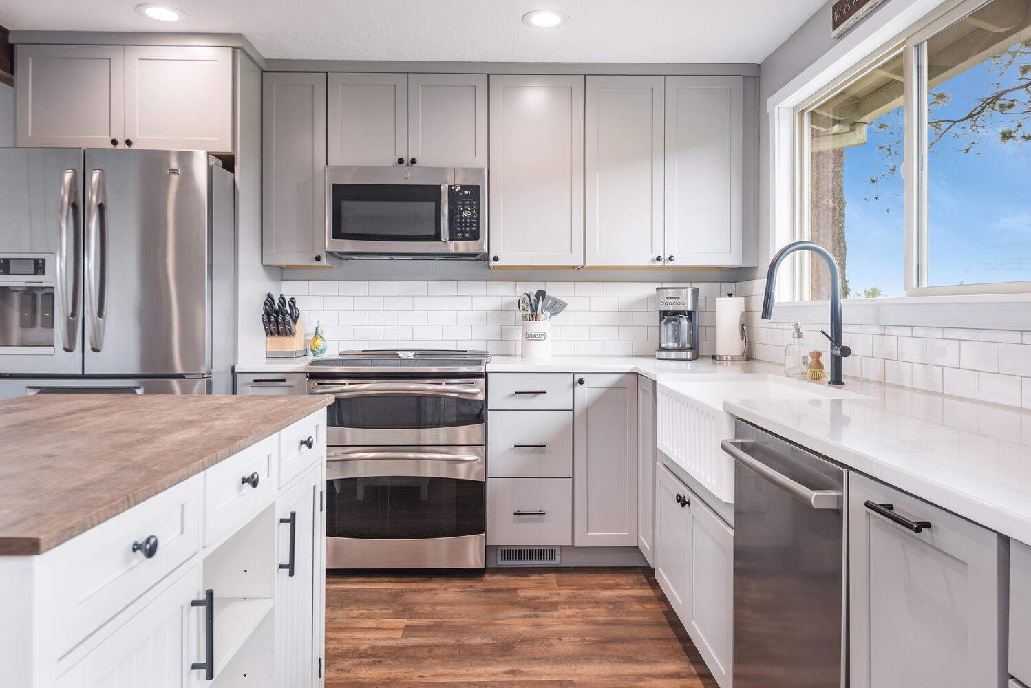 17435 Hahlen Avenue W